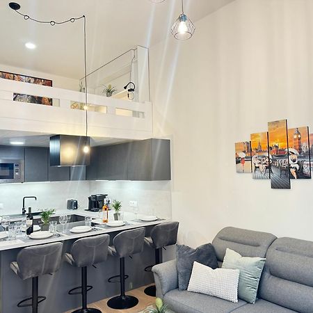 Free Parking - Cozy Apartment Near Vysehrad Railway Bridge プラハ エクステリア 写真